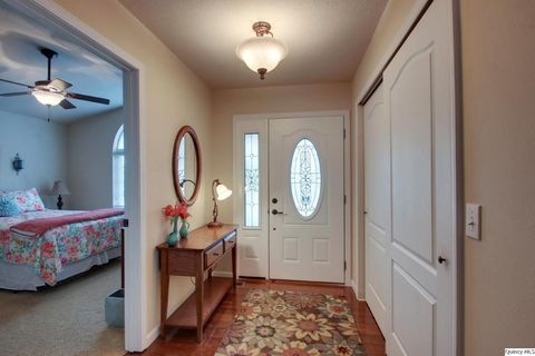 Tiny photo for 4901 Chestnut St. St, Quincy, IL 62305 (MLS # 12620338)