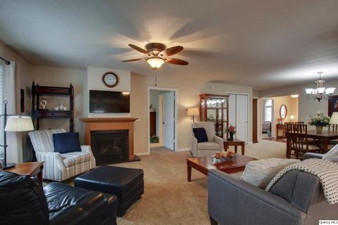 Tiny photo for 4901 Chestnut St. St, Quincy, IL 62305 (MLS # 12620338)