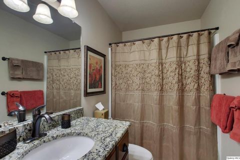 Tiny photo for 4901 Chestnut St. St, Quincy, IL 62305 (MLS # 12620338)