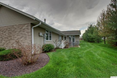 Tiny photo for 4901 Chestnut St. St, Quincy, IL 62305 (MLS # 12620338)