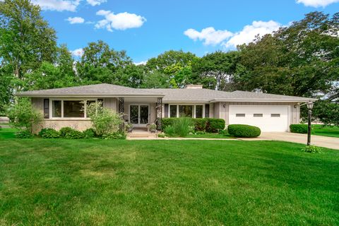 Photo of 399 Knollwood Court, Palatine, IL 60067 (MLS # 12561480)