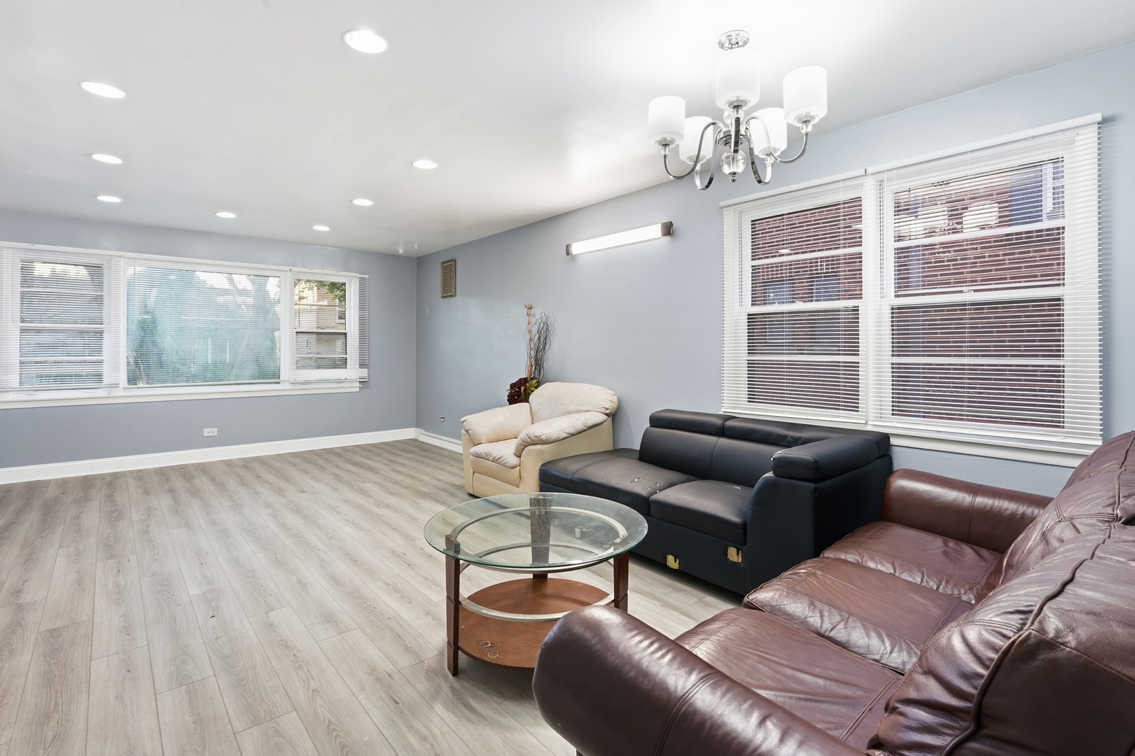 2507 W Coyle Avenue