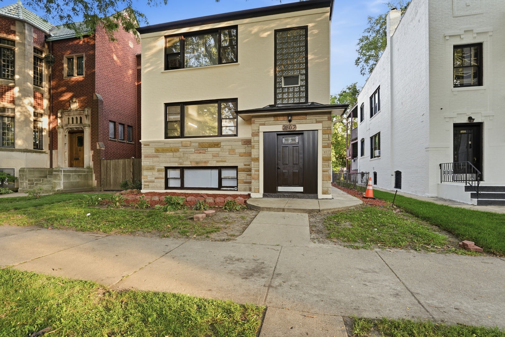2507 W Coyle Avenue