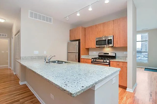 318 E 25th Street E 2E