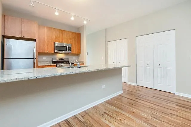 318 E 25th Street E 2E