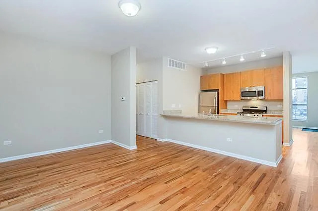 318 E 25th Street E 2E