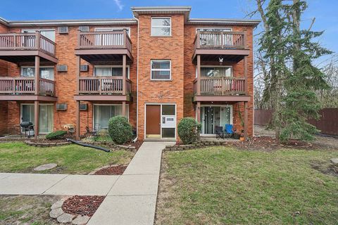 Photo of 14840 Ketelaar Drive #5W, Midlothian, IL 60445 (MLS # 12608981)