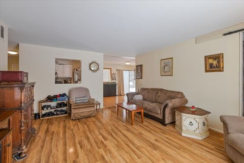 Tiny photo for 660 Flagstaff Lane, Hoffman Estates, IL 60169 (MLS # 12595352)