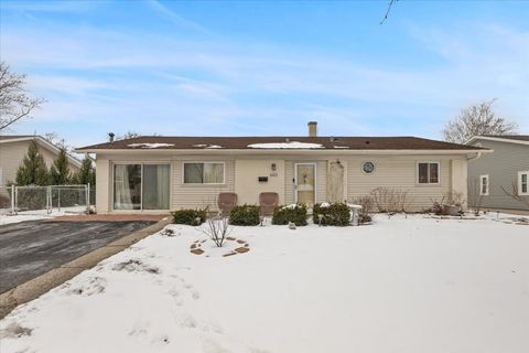 Tiny photo for 660 Flagstaff Lane, Hoffman Estates, IL 60169 (MLS # 12595352)