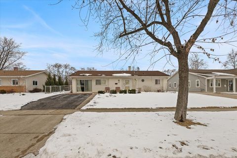 Photo of 660 Flagstaff Lane, Hoffman Estates, IL 60169 (MLS # 12595352)