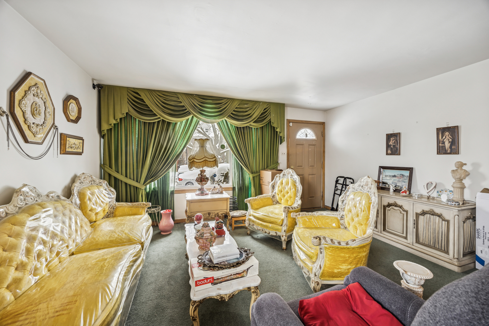 5240 W Gladys Avenue