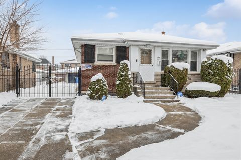 Photo of 5240 W Gladys Avenue, Chicago, IL 60644 (MLS # 12526376)