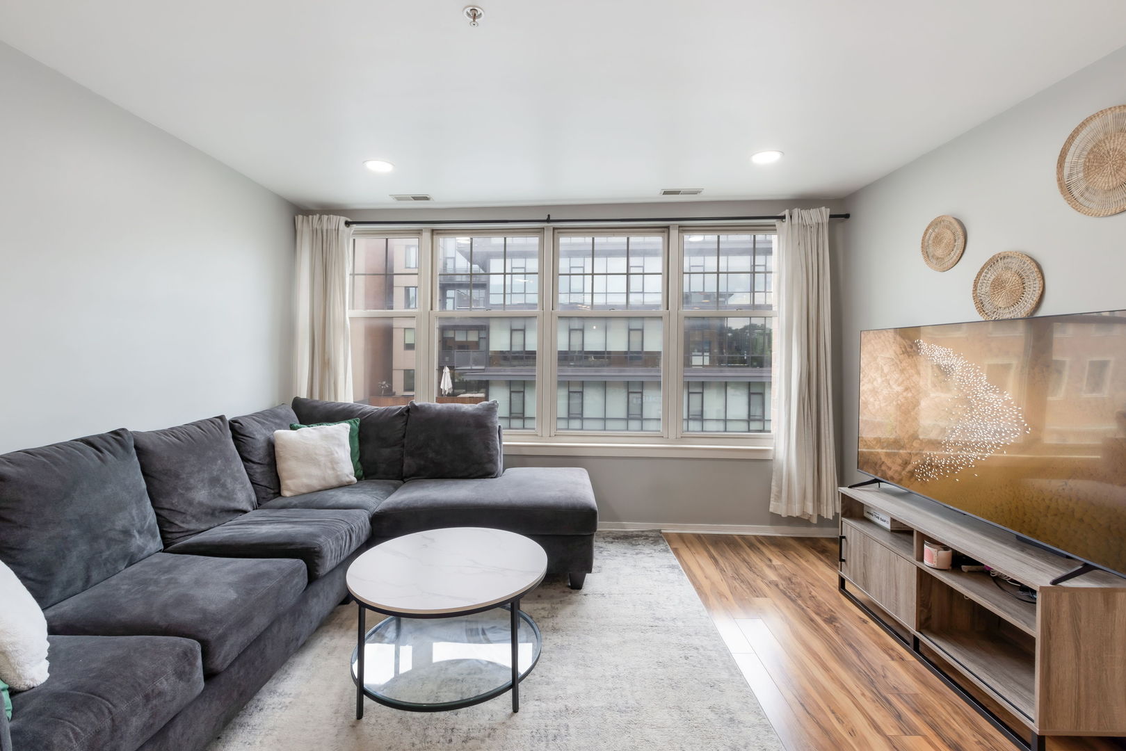 125 N Euclid Avenue 303