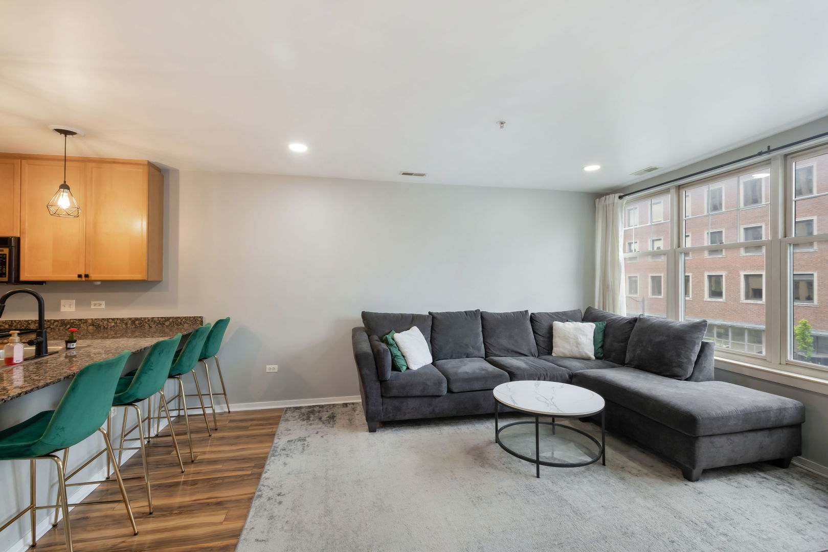 125 N Euclid Avenue 303