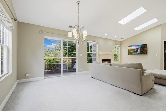 2481 Stoughton Circle
