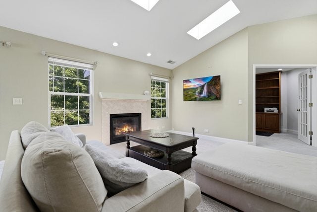 2481 Stoughton Circle
