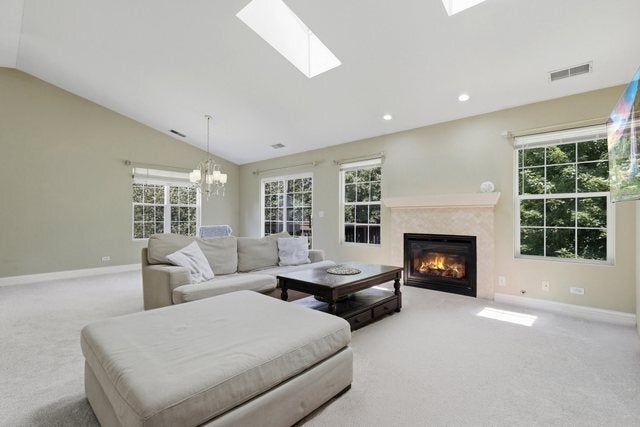 2481 Stoughton Circle