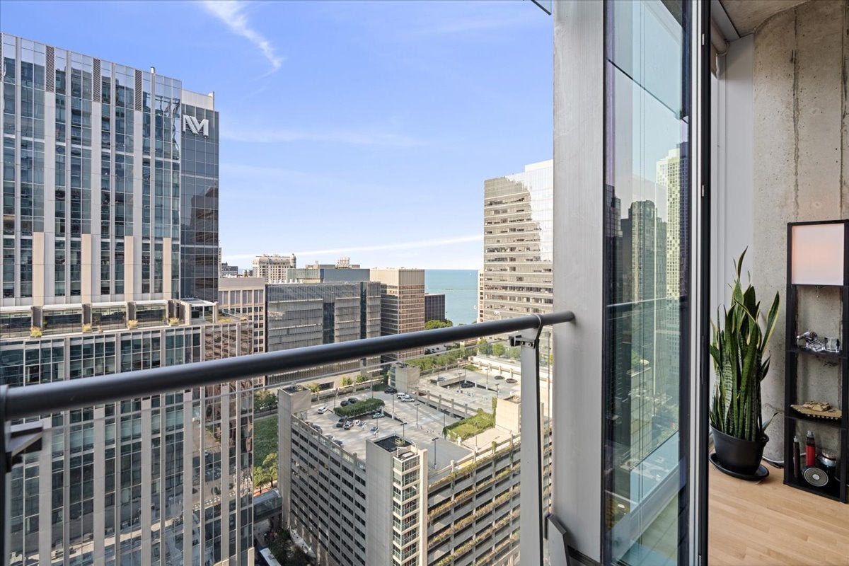 600 N FAIRBANKS Court 2704