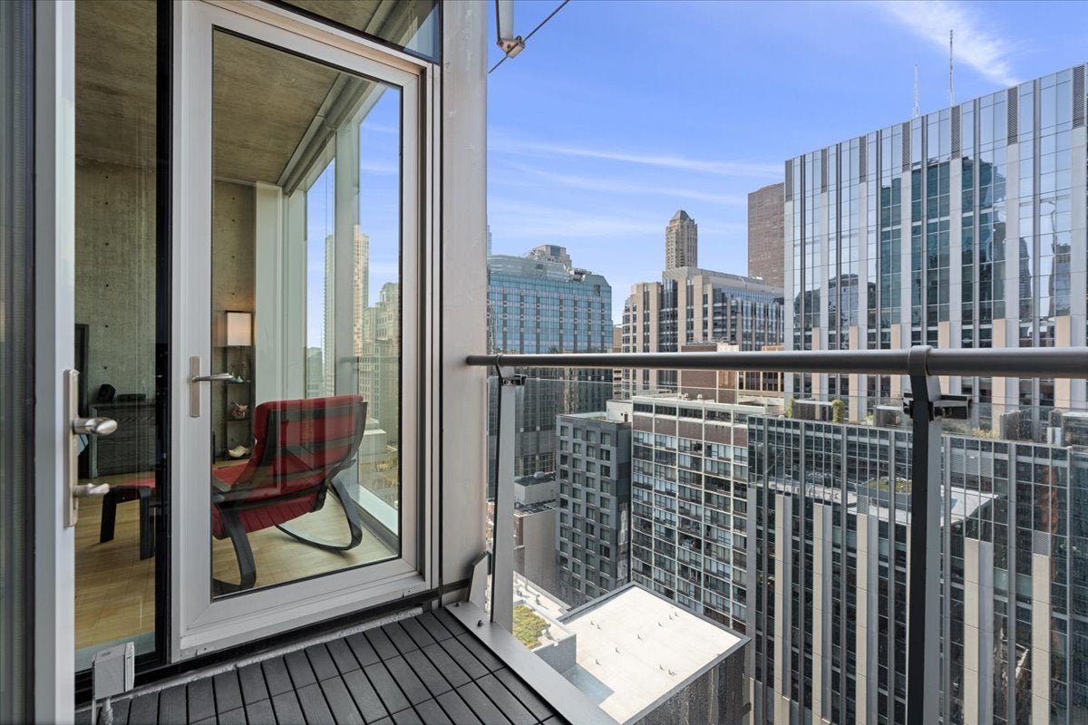 600 N FAIRBANKS Court 2704