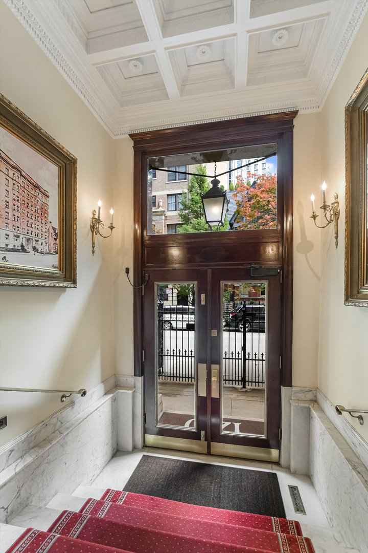 1210 N ASTOR Street 1A