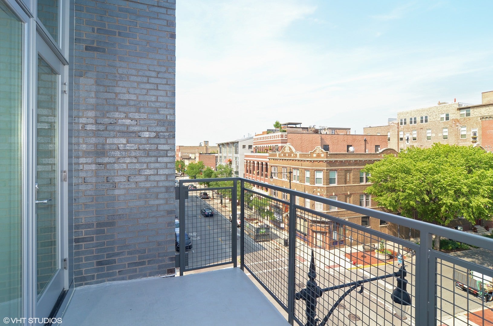 1507 W Carmen Avenue 2E