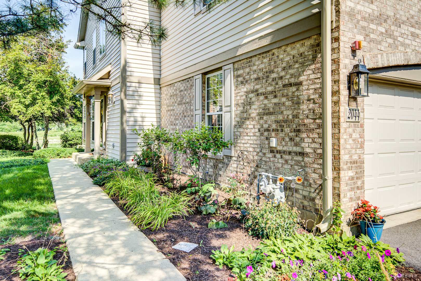 2044 Ivy Ridge Drive 0