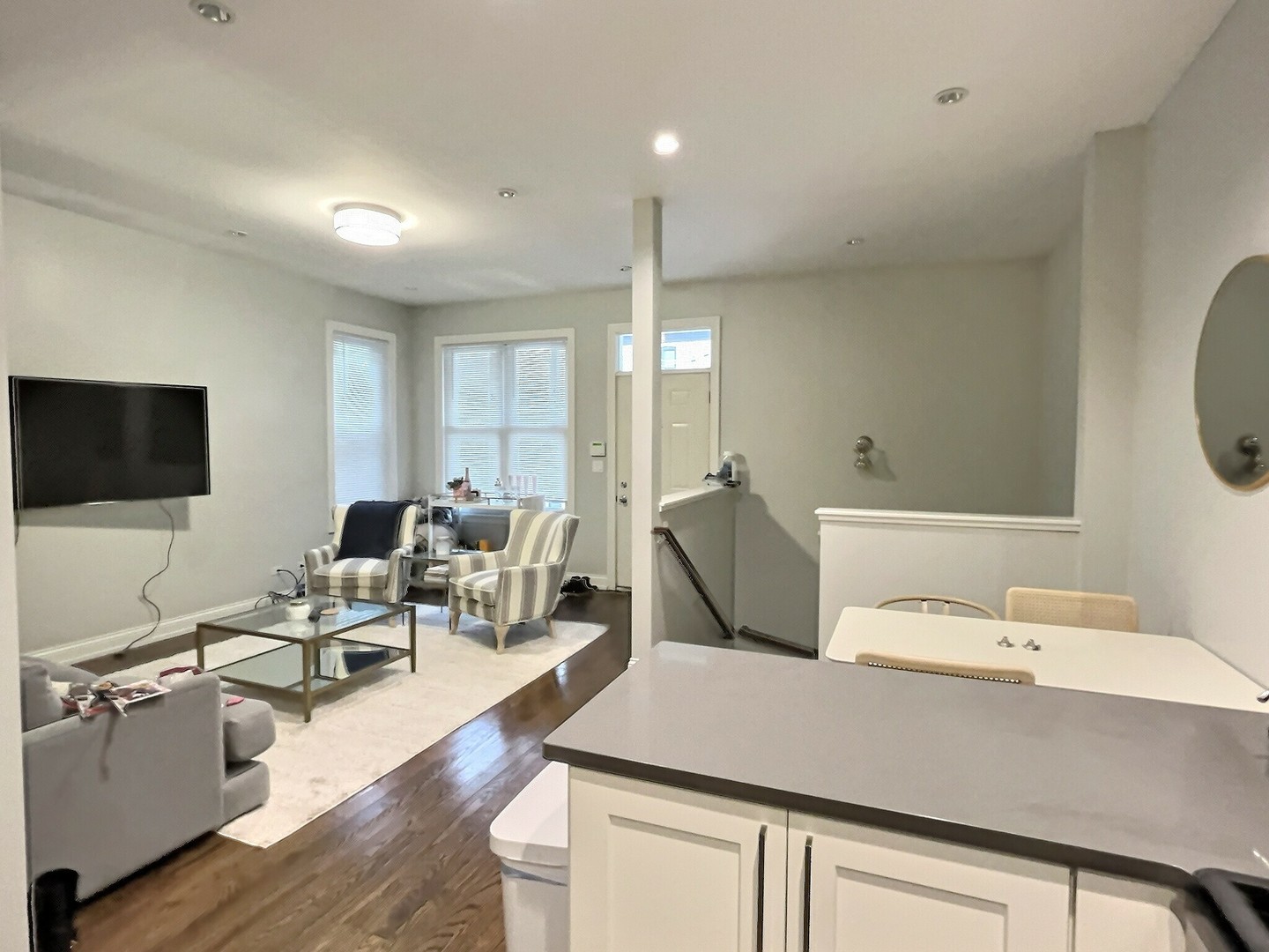 2538 N Southport Avenue 1R