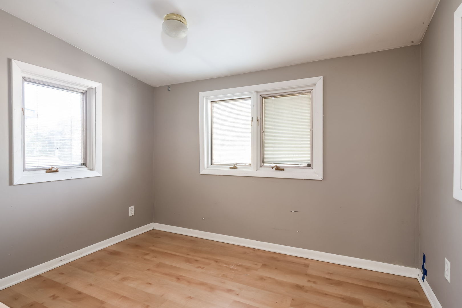 Oak Park, Illinois 60304, United States, 3 Bedrooms Bedrooms, ,1 BathroomBathrooms,Residential,Active,236251