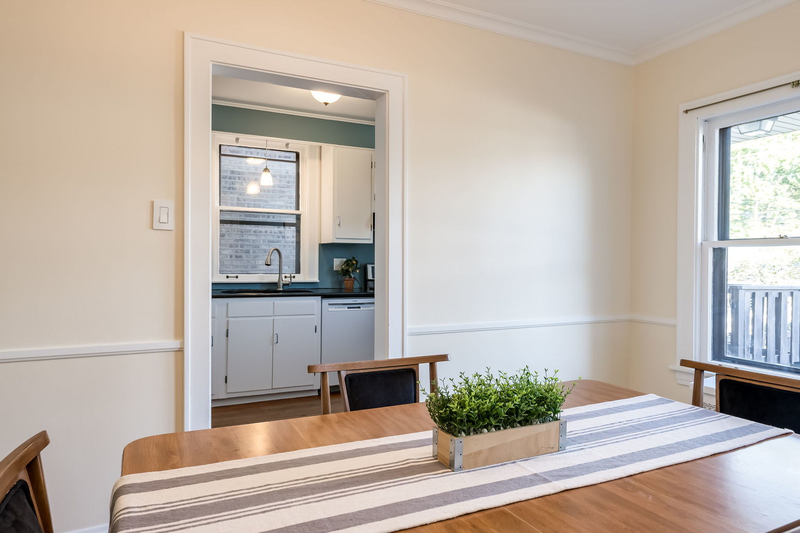 Oak Park, Illinois 60304, United States, 3 Bedrooms Bedrooms, ,1 BathroomBathrooms,Residential,Active,236251