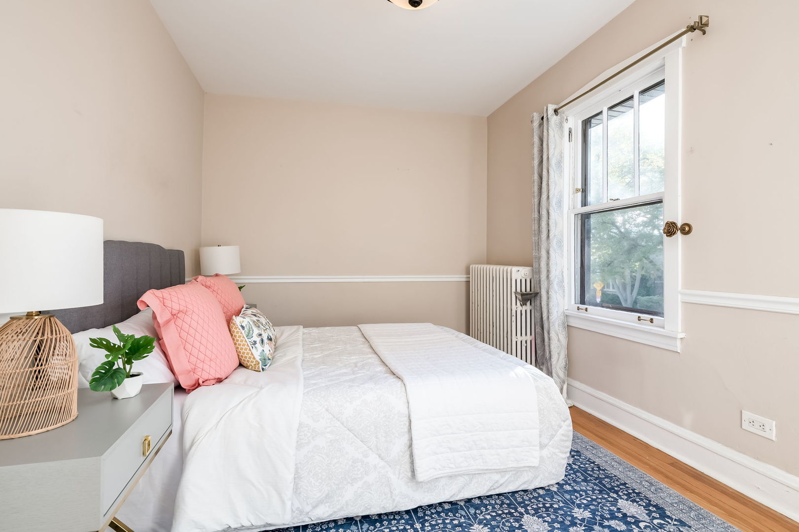 Oak Park, Illinois 60304, United States, 3 Bedrooms Bedrooms, ,1 BathroomBathrooms,Residential,Active,236251