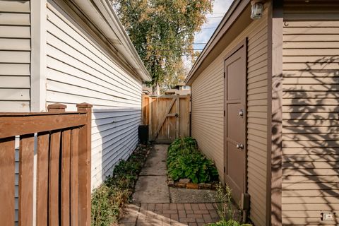 Tiny photo for 1160 S Cuyler Avenue, Oak Park, IL 60304 (MLS # 12494676)