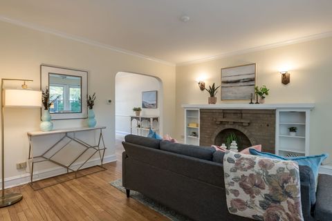 Tiny photo for 1160 S Cuyler Avenue, Oak Park, IL 60304 (MLS # 12494676)