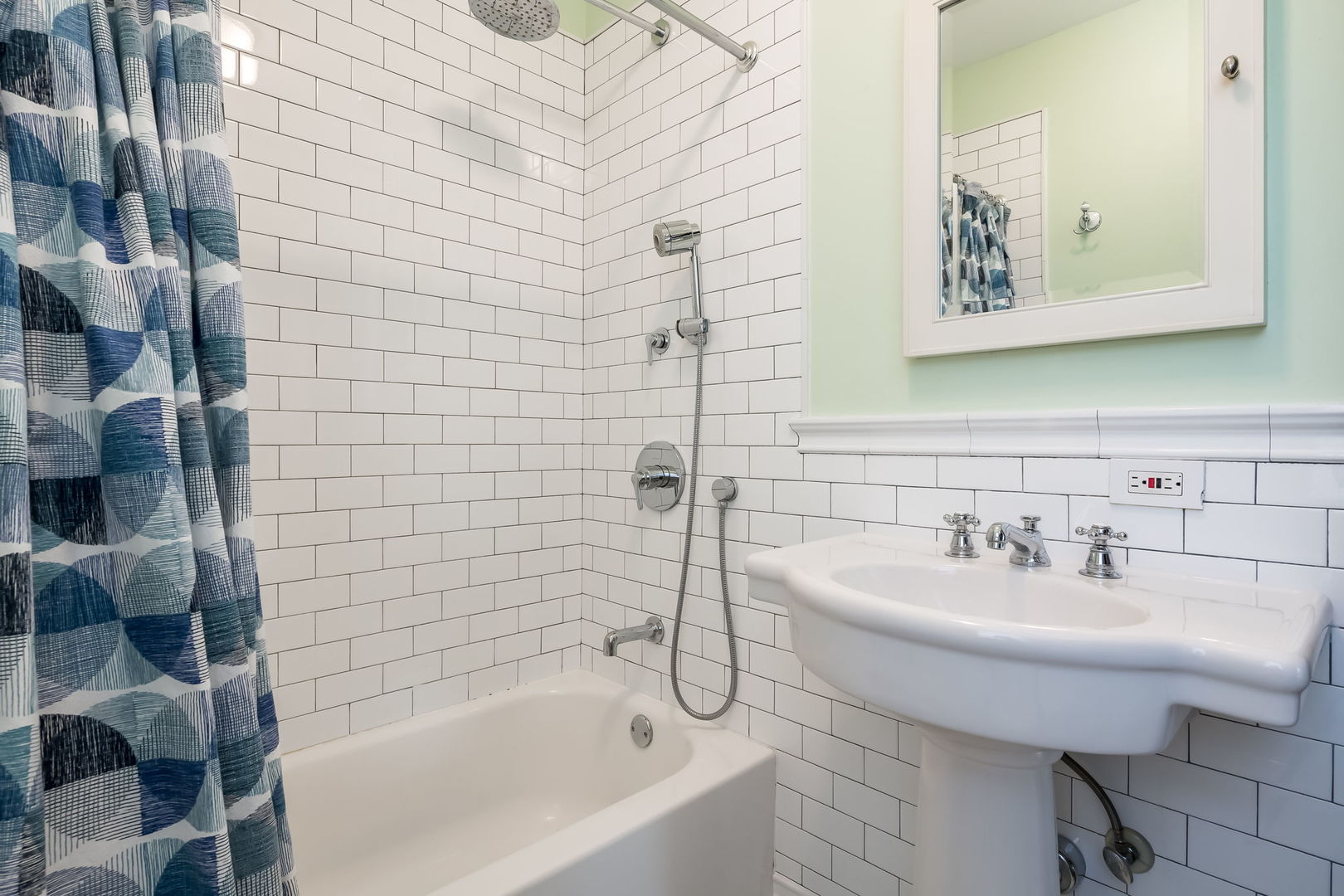 Oak Park, Illinois 60304, United States, 3 Bedrooms Bedrooms, ,1 BathroomBathrooms,Residential,Active,236251