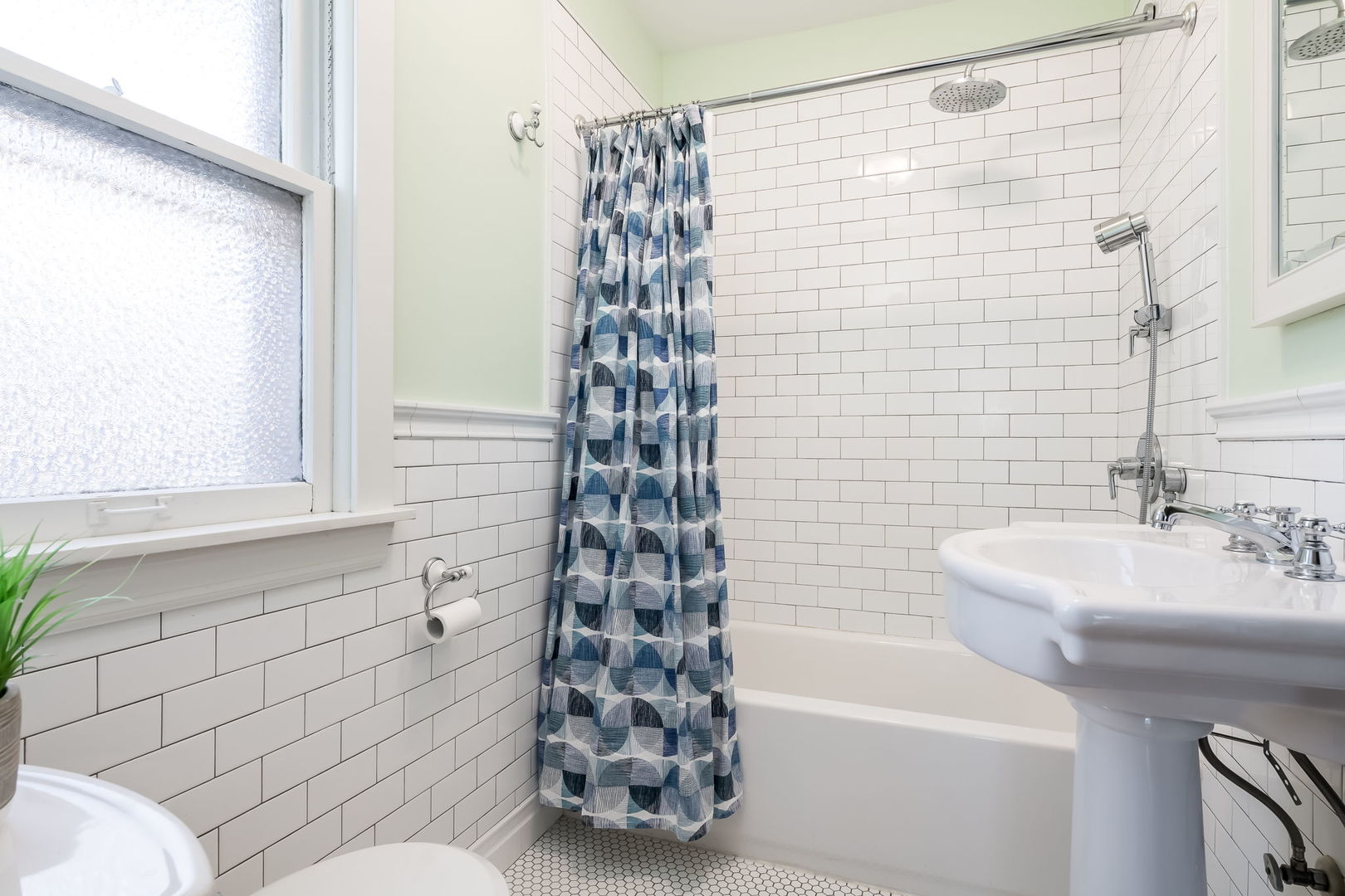 Oak Park, Illinois 60304, United States, 3 Bedrooms Bedrooms, ,1 BathroomBathrooms,Residential,Active,236251