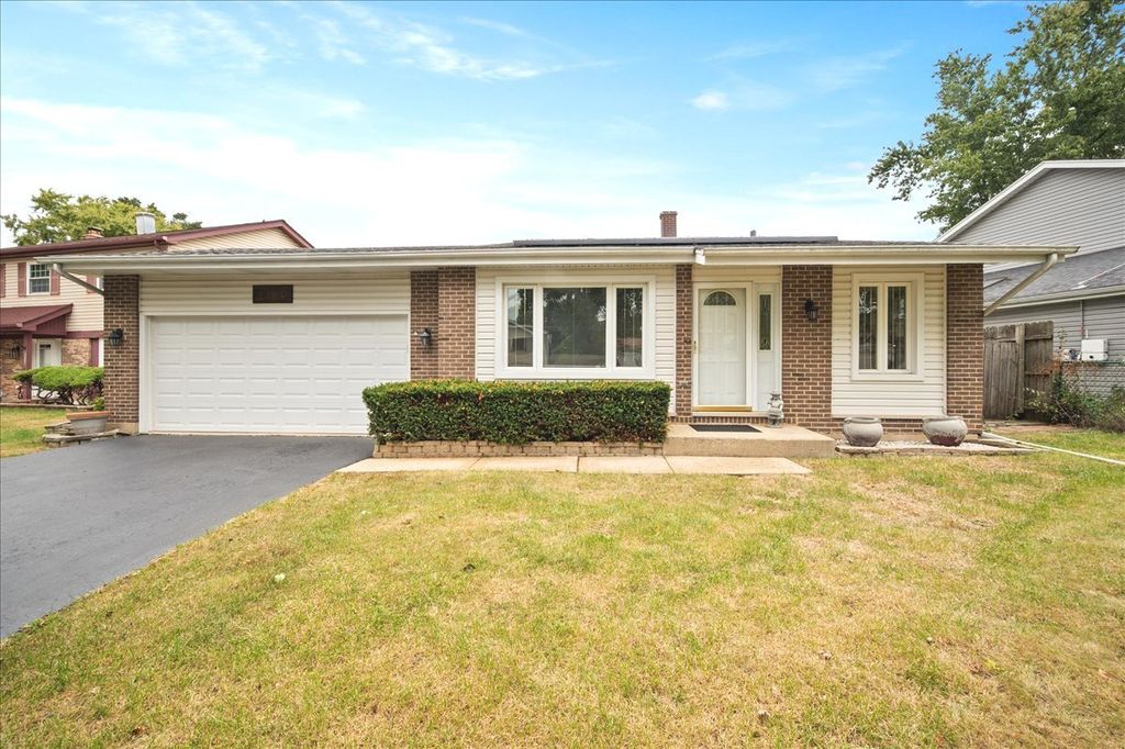 Photo for 1110 Hunter Street, Lombard, IL 60148 (MLS # 12503181)