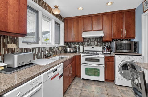 Tiny photo for 964 S 3rd Avenue, Des Plaines, IL 60016 (MLS # 12747179)