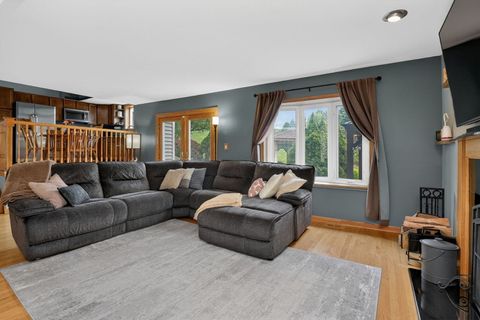 Tiny photo for 1001 Oak Ridge Drive, Streamwood, IL 60107 (MLS # 12625513)