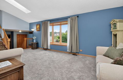 Tiny photo for 1001 Oak Ridge Drive, Streamwood, IL 60107 (MLS # 12625513)