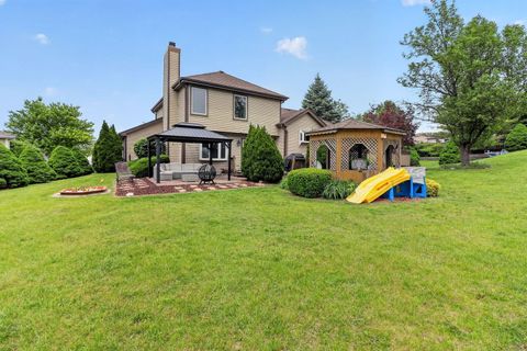 Tiny photo for 1001 Oak Ridge Drive, Streamwood, IL 60107 (MLS # 12625513)