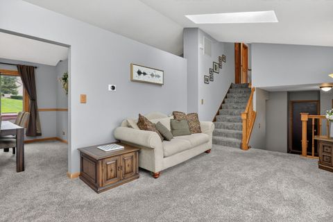 Tiny photo for 1001 Oak Ridge Drive, Streamwood, IL 60107 (MLS # 12625513)