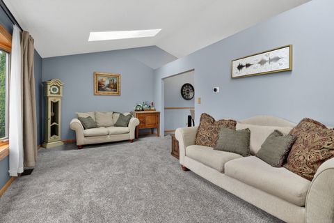 Tiny photo for 1001 Oak Ridge Drive, Streamwood, IL 60107 (MLS # 12625513)