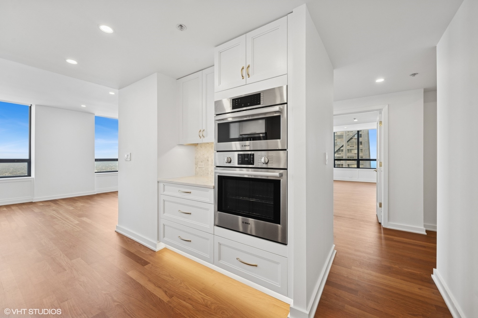 180 E PEARSON Street 5401