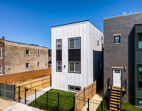 1039 N Monticello Avenue Chicago IL 60651