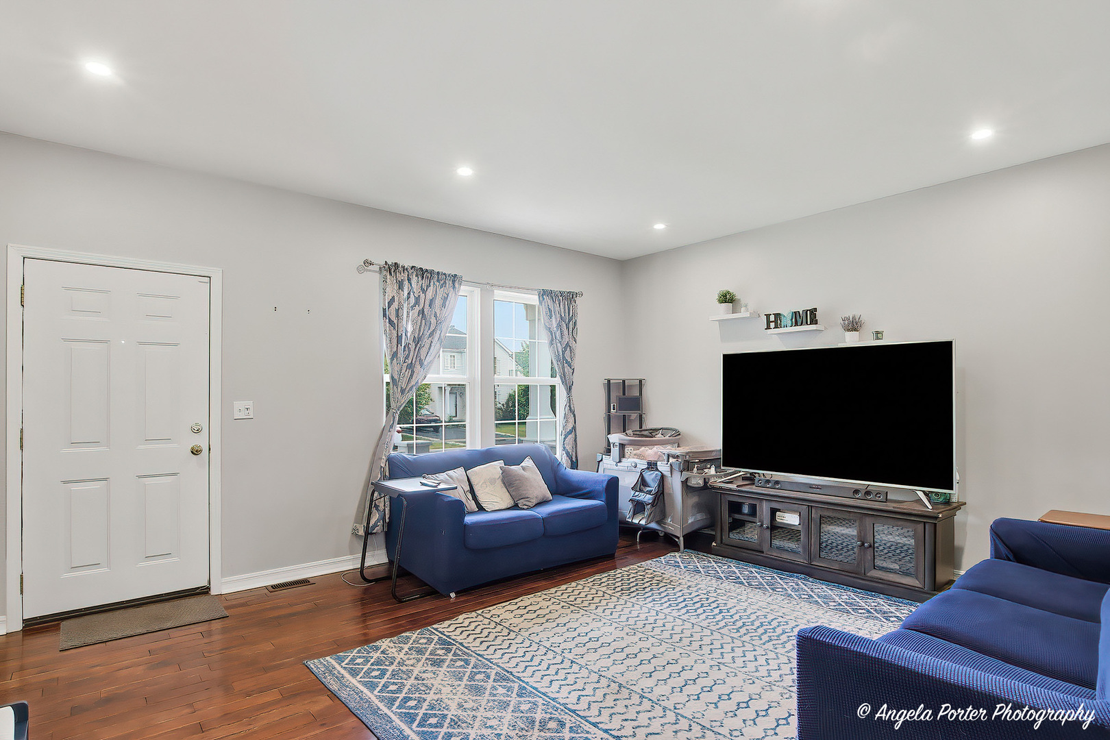 422 W Savoy Drive