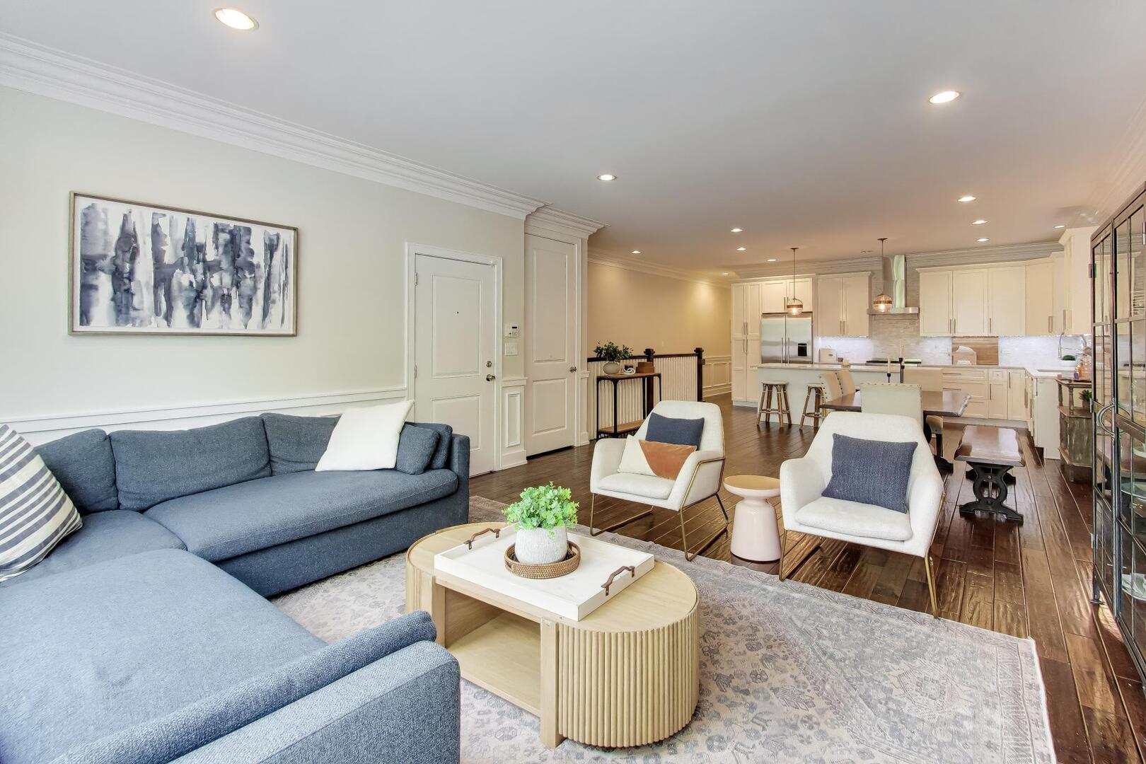 2312 W BELMONT Avenue 1E