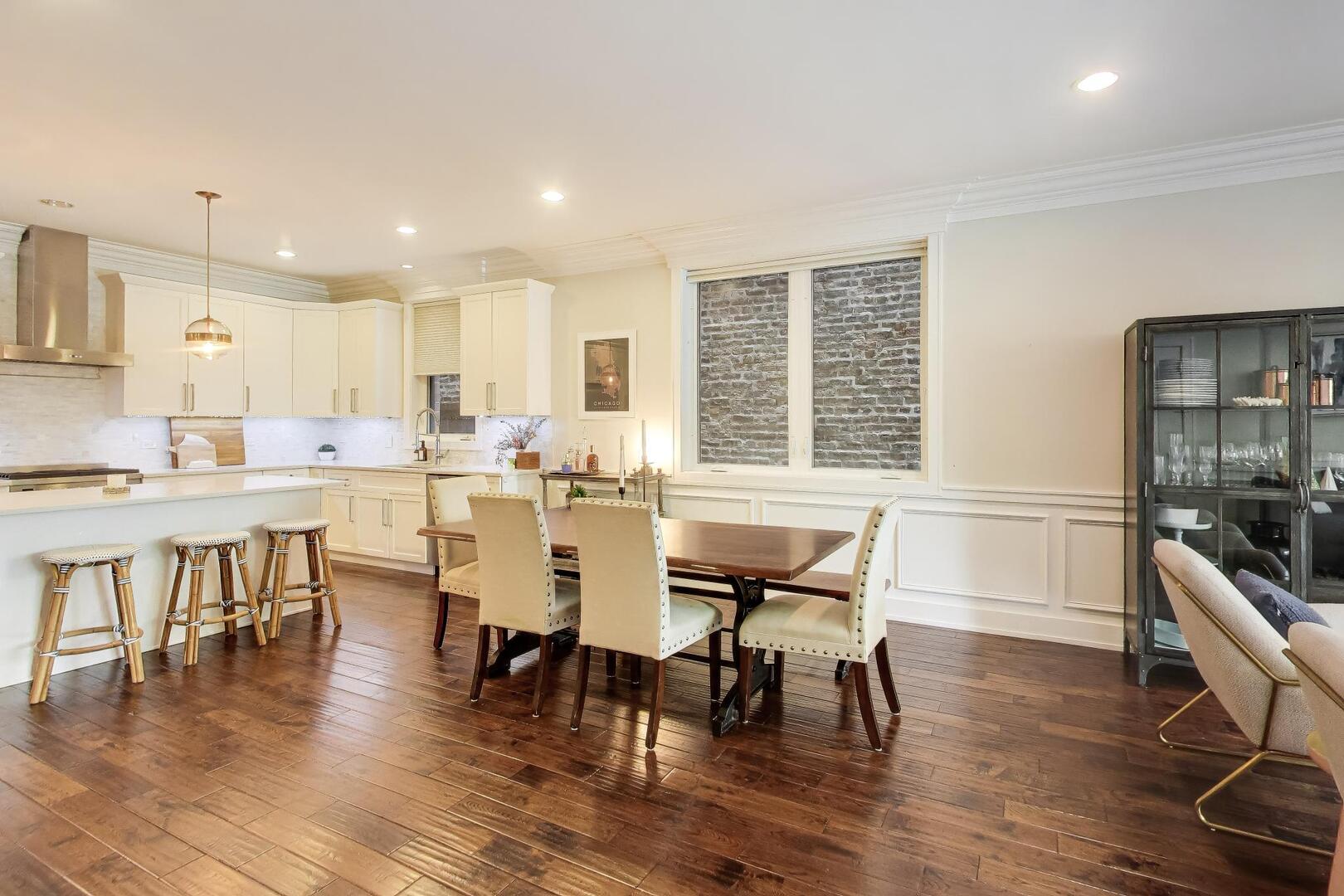 2312 W BELMONT Avenue 1E