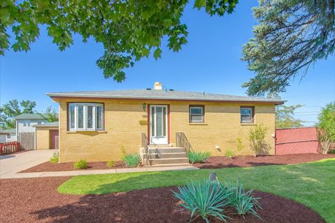 Photo of 542 Memory Lane, Addison, IL 60101 (MLS # 12500774)