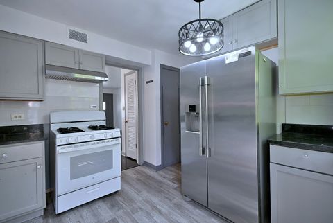 Tiny photo for 7911 North Avenue #C, River Forest, IL 60305 (MLS # 12684906)