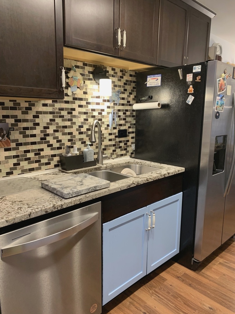 880 E Old Willow Road 280