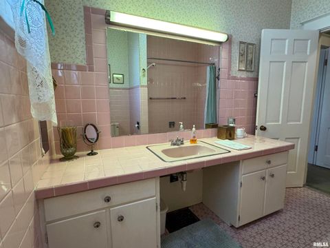 Tiny photo for 532 N WASHINGTON Street, Duquoin, IL 62832 (MLS # EB460819)